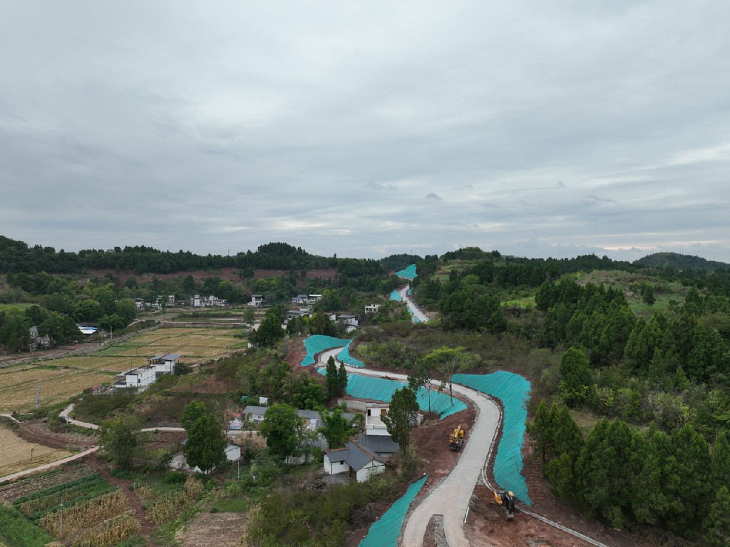 20220901宋井桃源-小火车轨道路面-拍摄张昌明DJI_0315.jpg