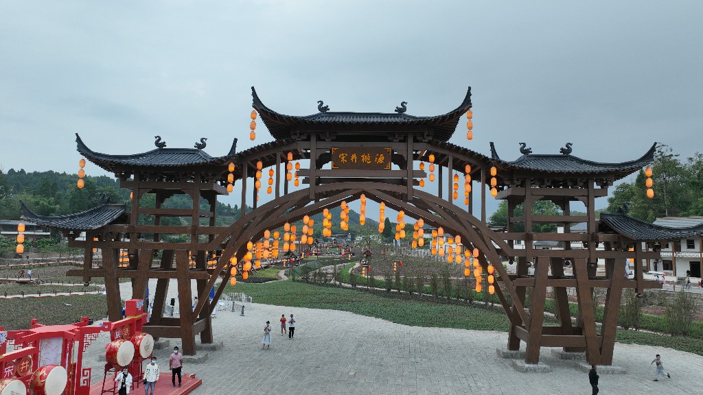 20221003宋井桃源-大门-时光隧道-人多延时-夜景-拍摄张昌明-DJI_0991.jpg