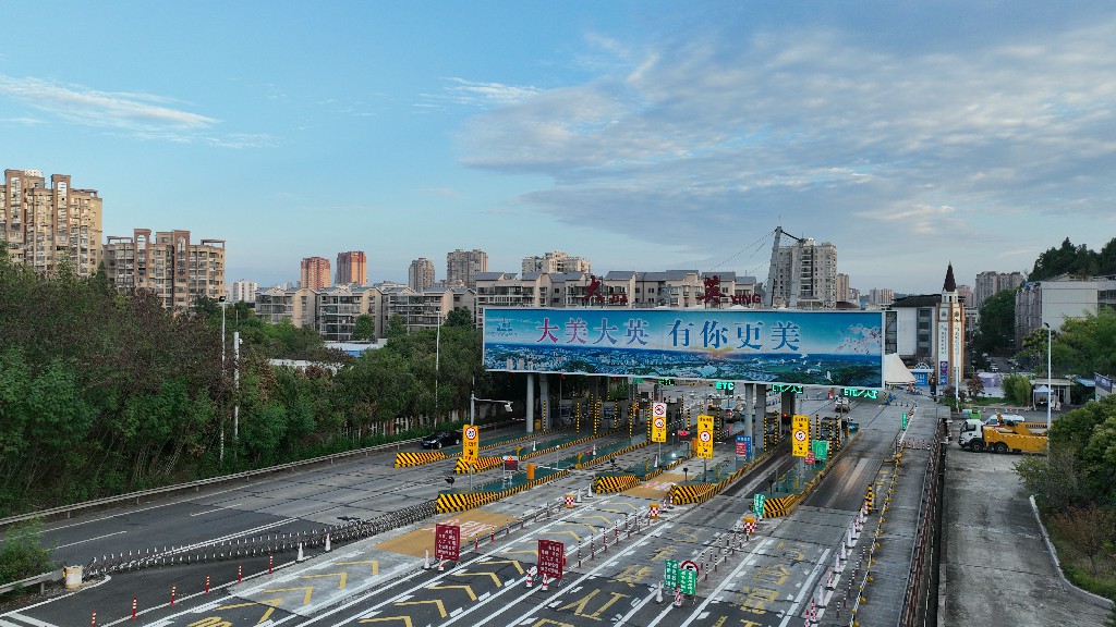 高速路口-旅服中心DJI_0521.jpg