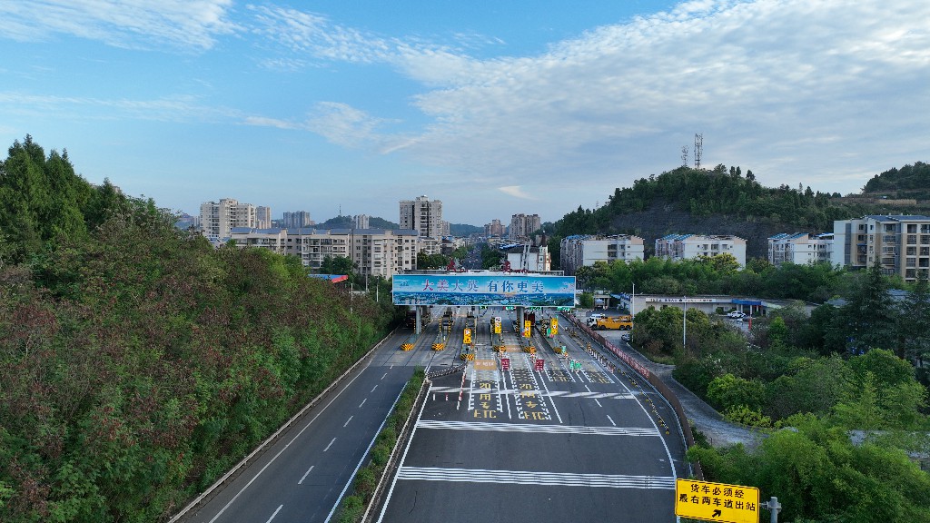 高速路口-旅服中心DJI_0502.jpg