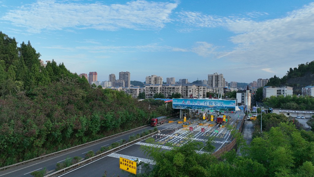 高速路口-旅服中心DJI_0500.jpg