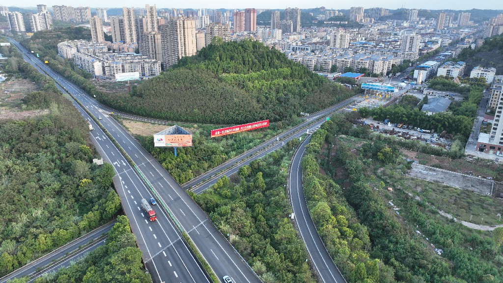 高速路口-旅服中心DJI_0490.jpg