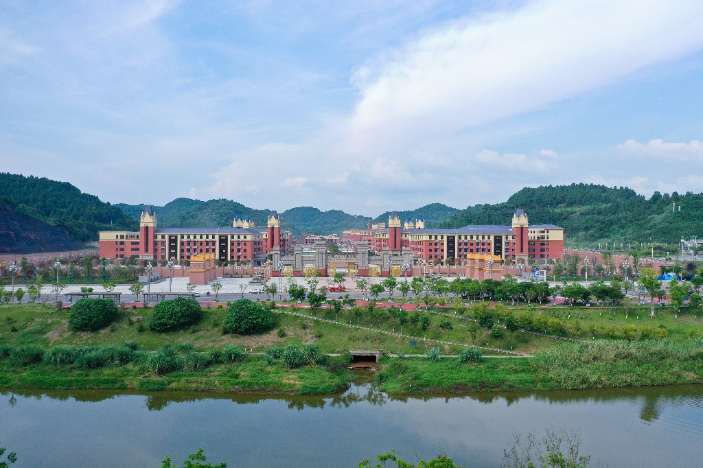 20210819文轩学院--拍摄张昌明webDJI_0151.jpg
