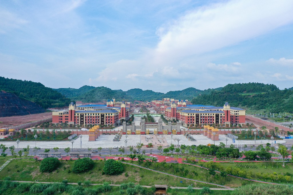 20210819文轩学院--拍摄张昌明webDJI_0152.jpg