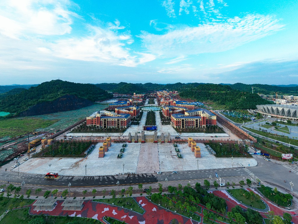 20210901文轩职业学院--拍摄张昌明webDJI_0677.jpg